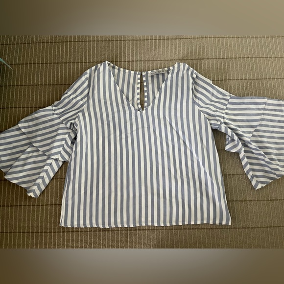 Pull & bear flowy sleeves blouse size small - Picture 2 of 5